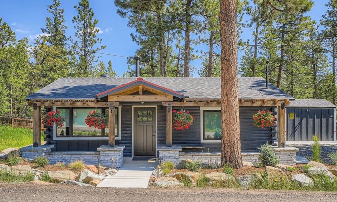 Morrison House | The Bear's Den, Hot Tub Retreat, Family Home