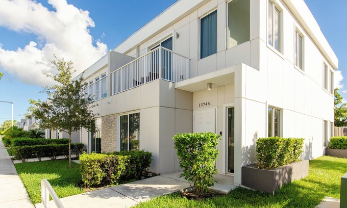Homestead Condo | The Beautiful Maison La Bicyclette by Zoo Mia Keys