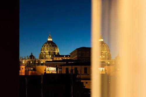 Rione XIV Borgo Apartment | The best St Peter's view