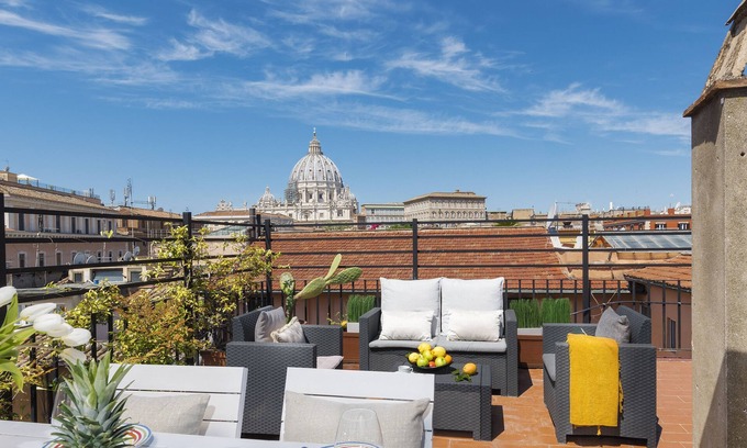 Rione XIV Borgo Apartment | The Best view over St. Peter's Dome!