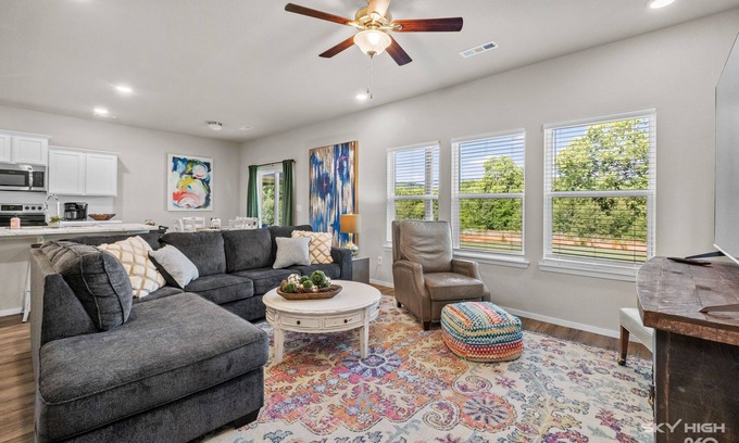 Fayetteville House | The Bird House - Private Hot Tub, 2 Miles to U of A, Baum & Fayetteville Square