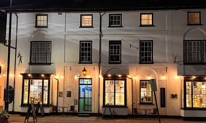 Lampeter Hotel | The Black Lion Royal Hotel