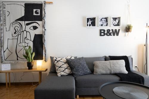 Komotini Apartment | The Black & White - Svolio Hospitality