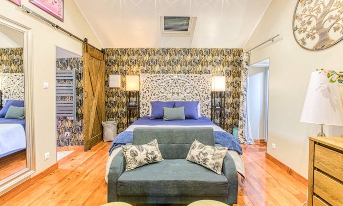 Septfonds Apartment | The blackbird's nest with sauna and jacuzzi.