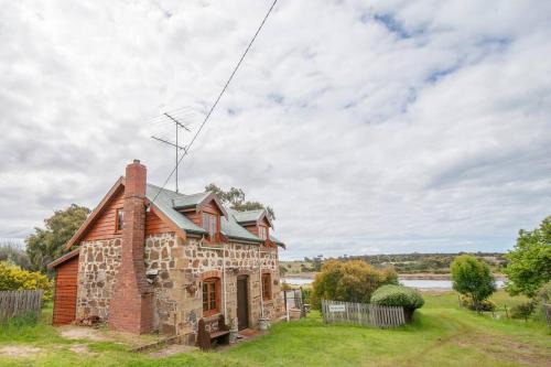 Little Swanport House | The Blacksmith's Cottage at Lisdillon Vineyard