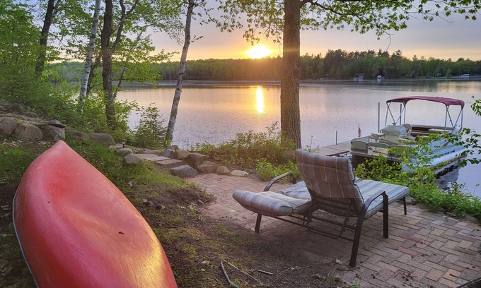 Lake Nebagamon House | The Blue Loon Cabin and pontoon in Northern wi
