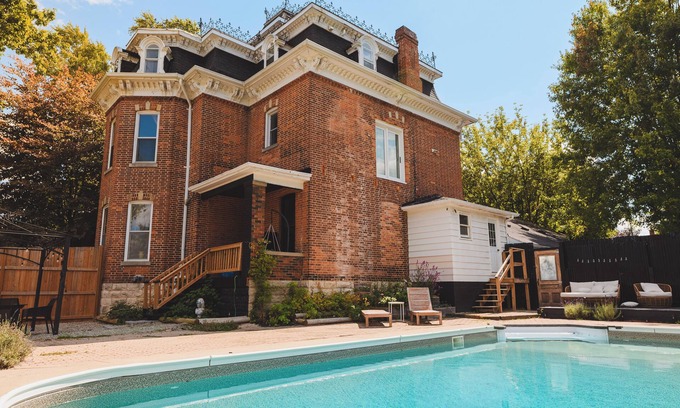 Dresden House | The Blue Veil Manor - World Famous Haunted House