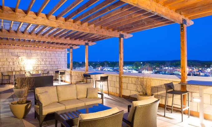 Manhattan Hotel | The Bluemont Hotel