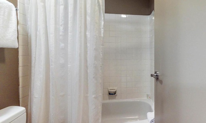 Elkhorn Village Hotel | The Bluff Mountain Retreat