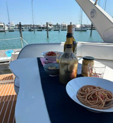 Castello Boat Rental | The boat experience Hotel galleggiante in barca