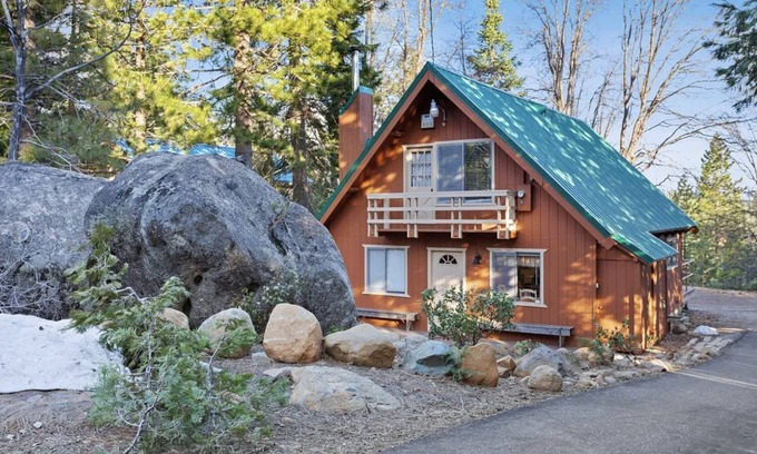 Alta House | The Boulder Cabin - Tahoe National Forest