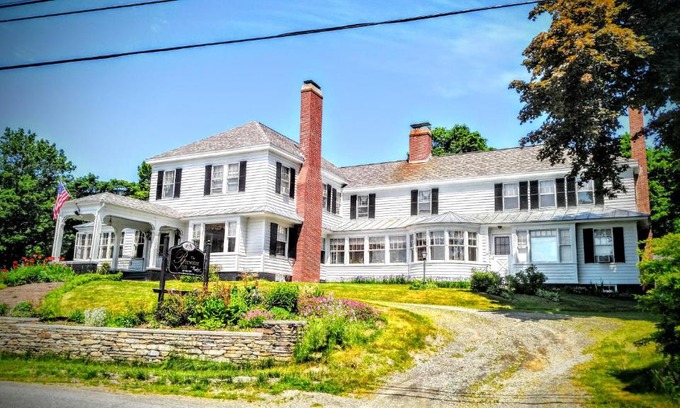 Dexter Hotel | The Brewster Inn