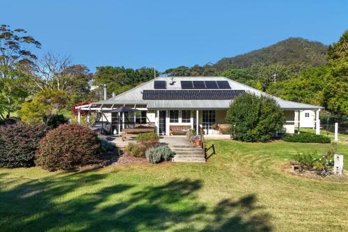 Far Meadow House | The Byres