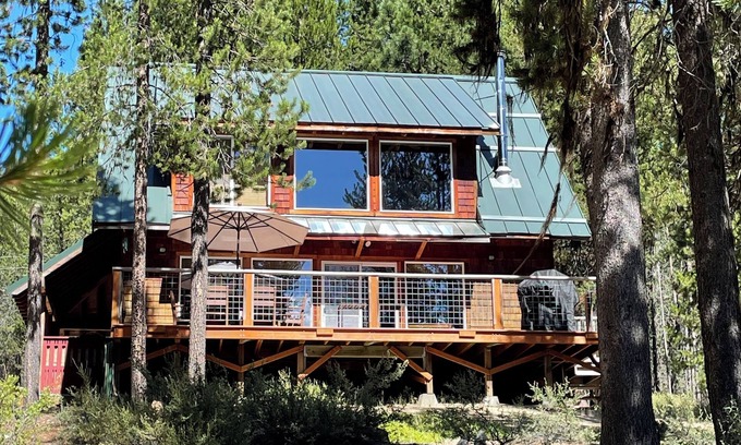 Crescent Cabin | The Cabin at Crescent Creek.nnBest of the Central Oregon area at Crescent Lake!