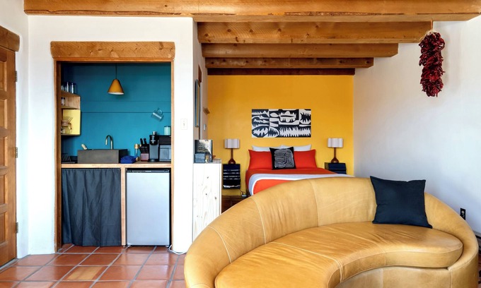 Arroyo Seco Apartment | The Cactus Studio - 15min to Ski Valley