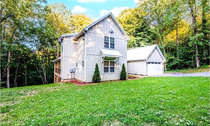 Scottsville House | The Caldwell-MountainVibes at Barren River Lake