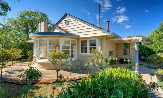 Corowa House | The Captain's Manor - Great location!