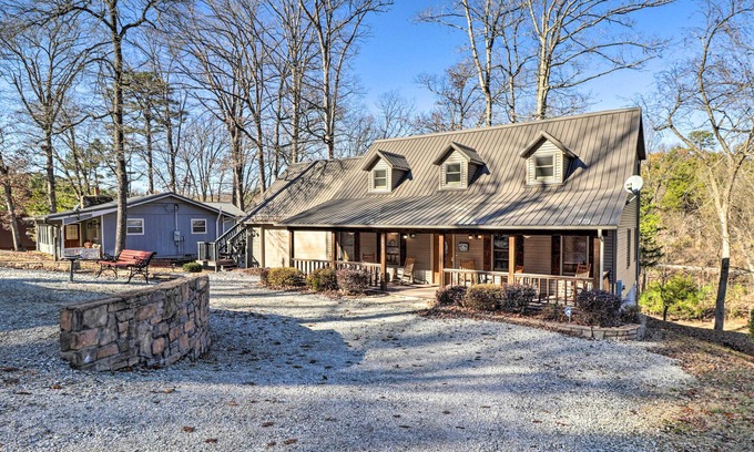 Rogers House | The Captains Quarters in Rogers w/Covered Porch!