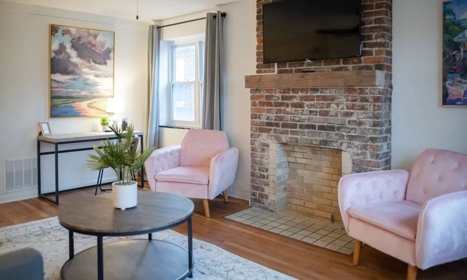 Grandview Heights House | The Carolina (C)- King Bed- Hot Tub- Near OSU