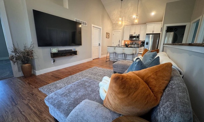 Brook Creek House | The Carriage House in East Lawrence
