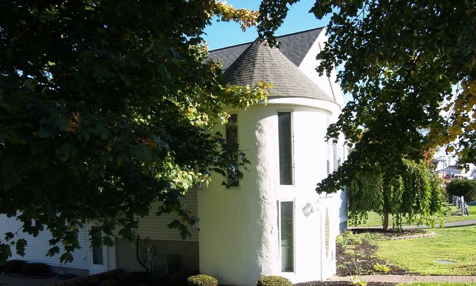 Olcott House | The Castle At Backbay Marina Near Niagara Falls.