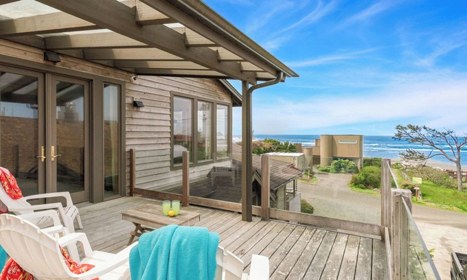 Arch Cape Cabin | The Castle Rock Estate by AvantStay | Steps From Arch Cape Beach