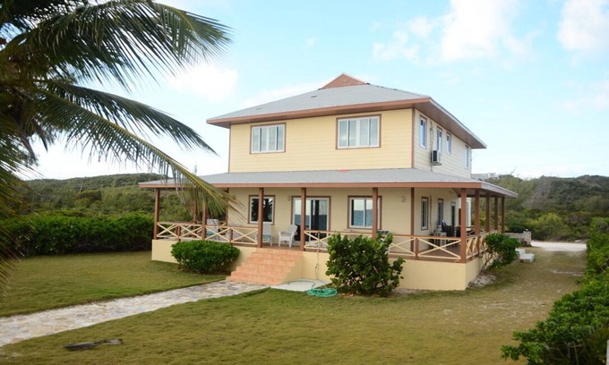 Jimmy Hill House | The Cedar Beach House – Exuma Escape w/Private Beach & Tour Options
