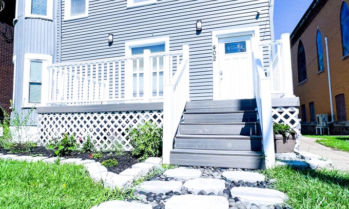 Downtown Niagara Falls House | The Cedar Chateau