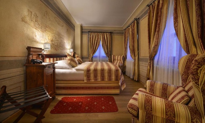 Mala Strana Hotel | The Charles