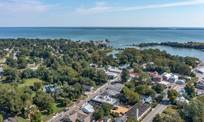 Urbanna Hotel | The Chesapeake Inn