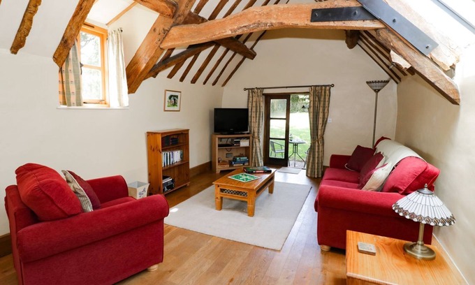 Whitchurch Cottage | THE CIDER LOFT, pet friendly in Whitchurch, Herefordshire