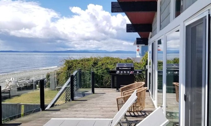 Point Roberts House | The Coastal Cottage - Direct Beach Access