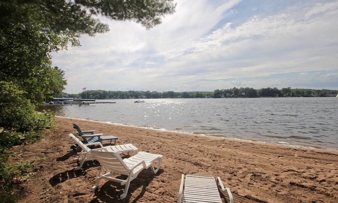 Melrose House | The Congamond Cottages: Private Lakefront Cottage