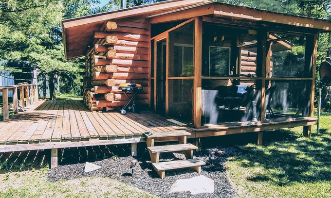 Bayfield Cabin | The Copper Squirrel is a secluded full log cabin on 10 acres.