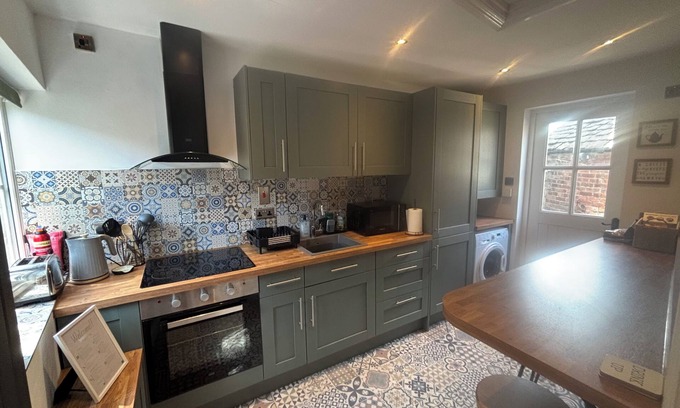 Ozleworth House | The Corner Cottage - ideal Cotswold way walk stay/pet friendly