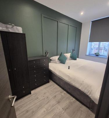 Bradford Apartment | The Cotswold Escape 14 - City Centre