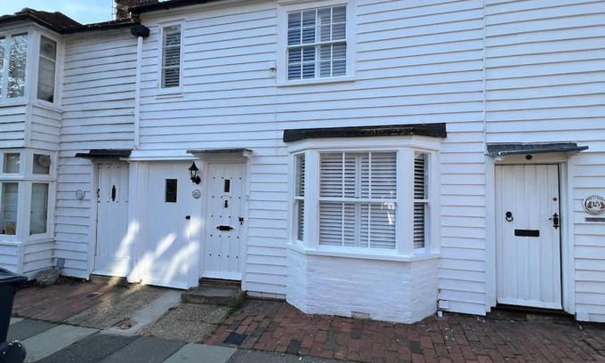 Tenterden House | The Cottage, 13 Golden Sq.