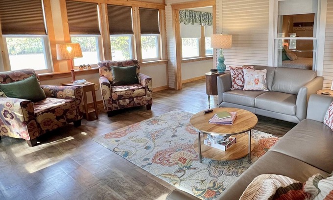Grafton House | The Cottage at Dagget Hollow