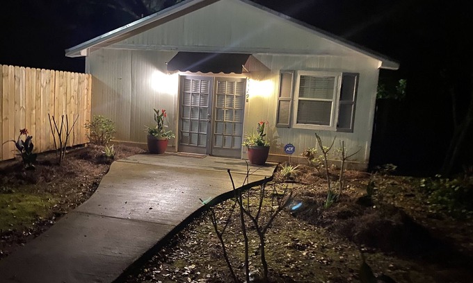 Mobile House | The Cottage on Colonial