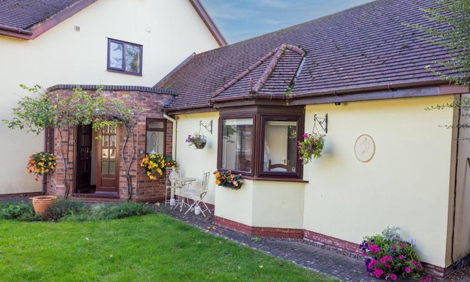 Tenbury Wells Cabin | The Cottage On the Common