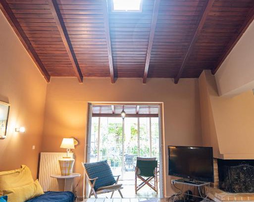 Kifisia Apartment | The Country ArtHS Retreat