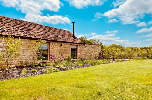 Castle Bytham Apartment | The Cow Shed - Rural Barn Conversion with Hot Tub