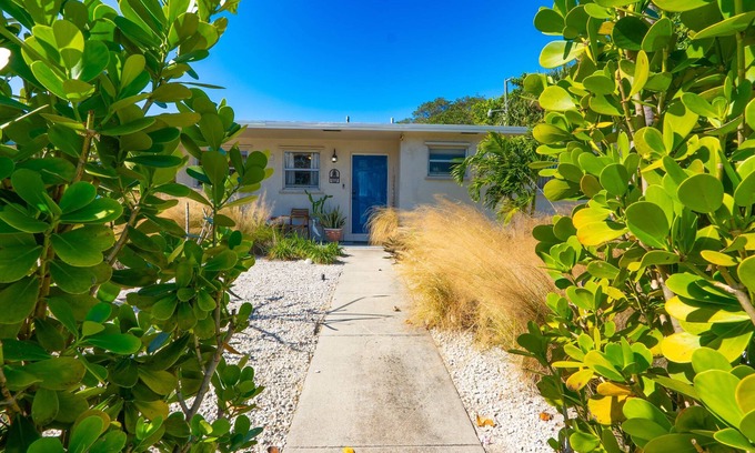 Riviera Beach House | The Crafty Mermaid |For People Who Love The Water