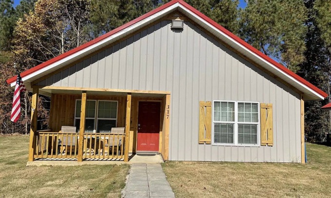 Tie Plant Cabin | The Crappie-2 bedroom cabin with spacious parking