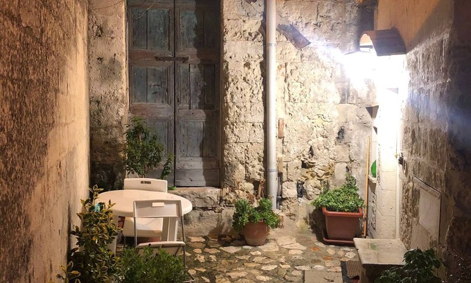 Sasso Barisano House | The Crawler's Nest House