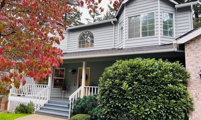 Corvallis House | The Crest and Bella Estates- Sleeps up to 21!