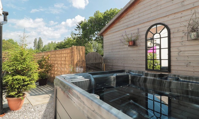 Muchelney Cottage | The Croft Retreat