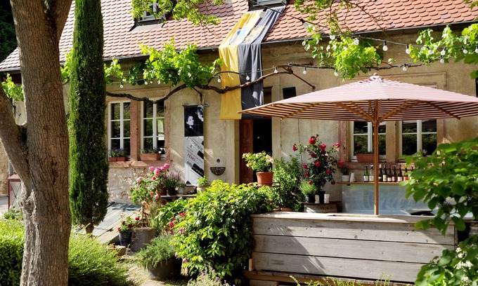 Neustadt-Haardt Apartment | The old schoolhouse on the Schlossberg in 1728
