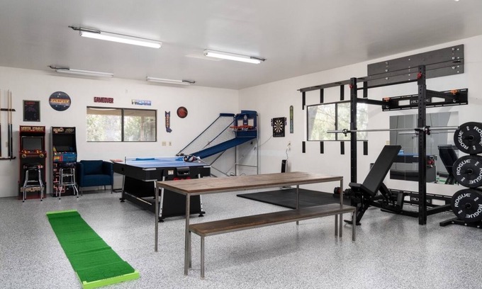 Placerville Cabin | The Deer Lodge: a cozy getaway with a hottub, gym, tons of games, close to alot