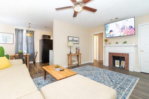 Columbus House | The Delightful Doubles- Unit D- Centrally Located